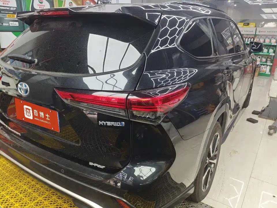 Toyota Crown Kluger — миниатюра 6