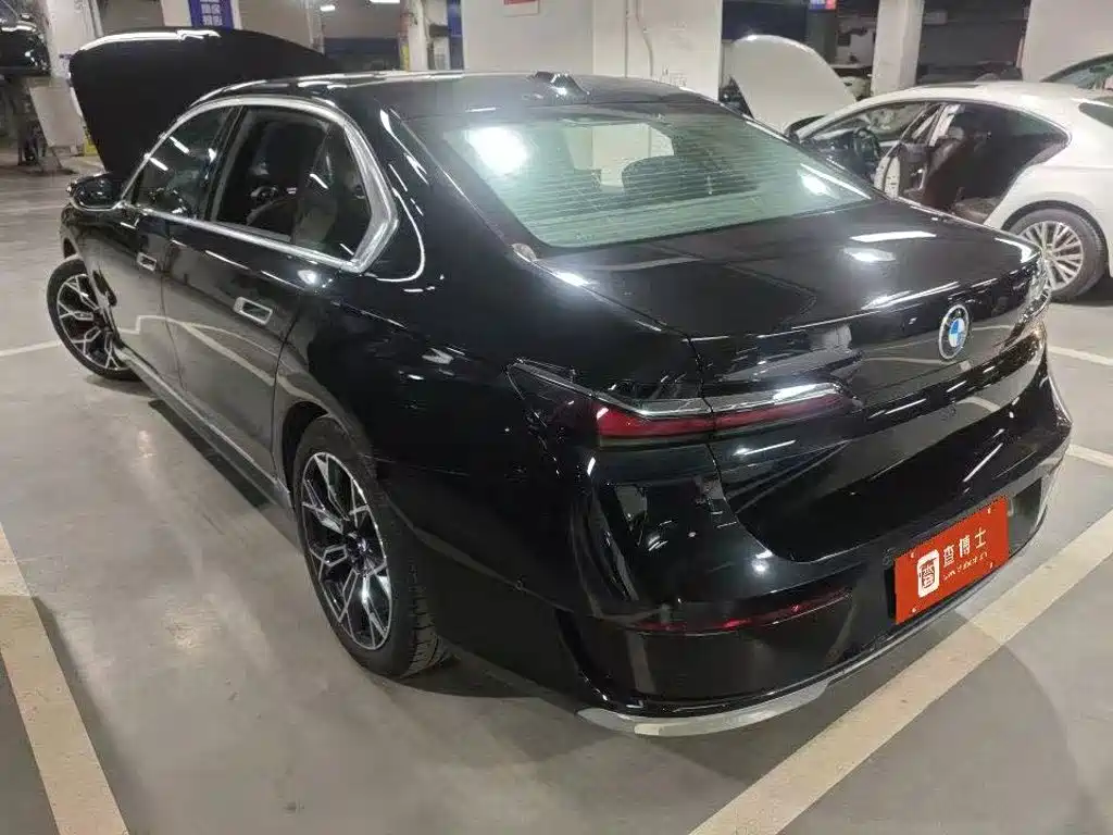 BMW 7 Series — миниатюра 5