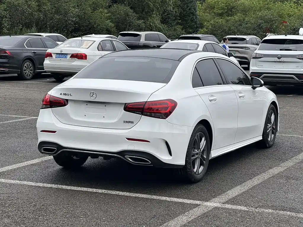 Mercedes-Benz A-Class Facelift A 180 L Sport Sedan, фото 4