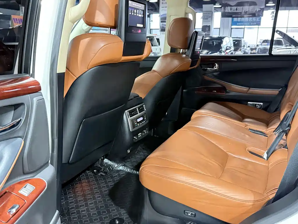 Lexus LX — миниатюра 6