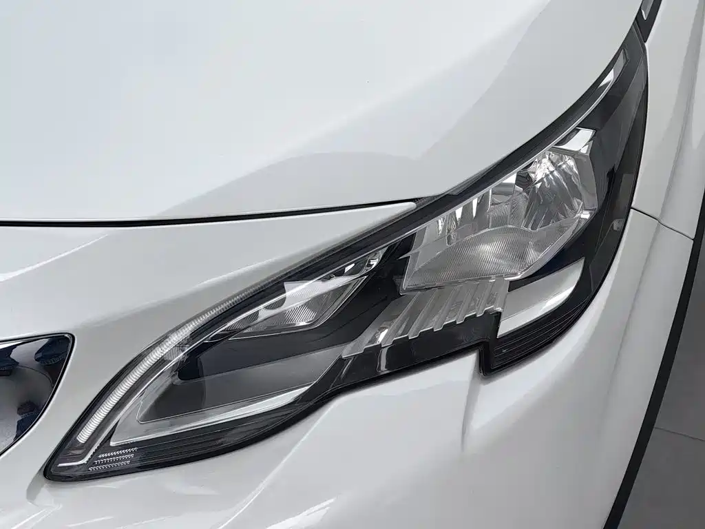 Peugeot 5008 — миниатюра 7