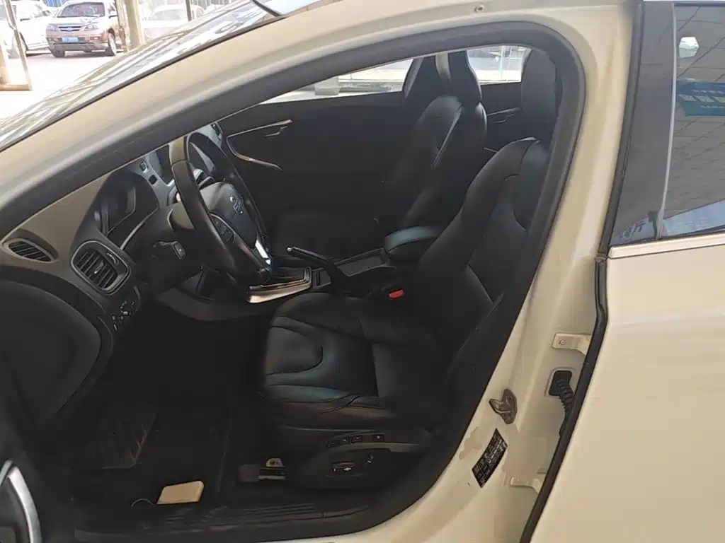 Volvo V40 — миниатюра 15