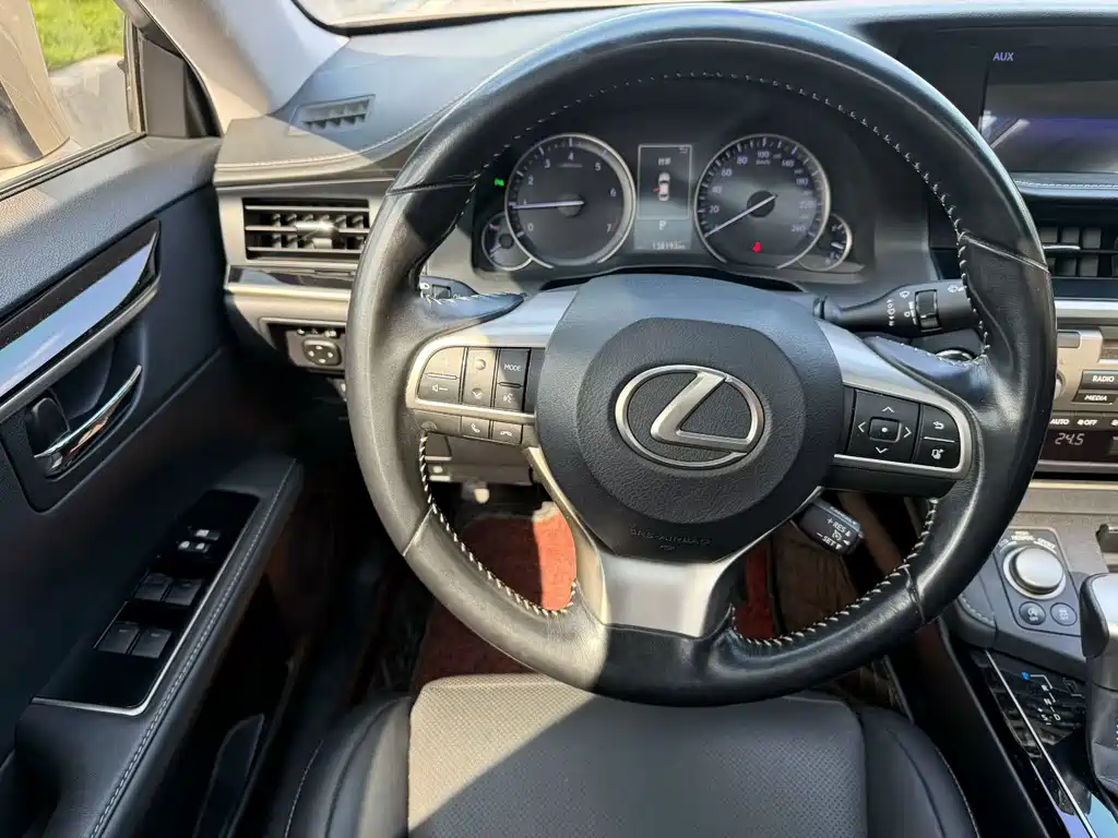 Lexus ES — миниатюра 8