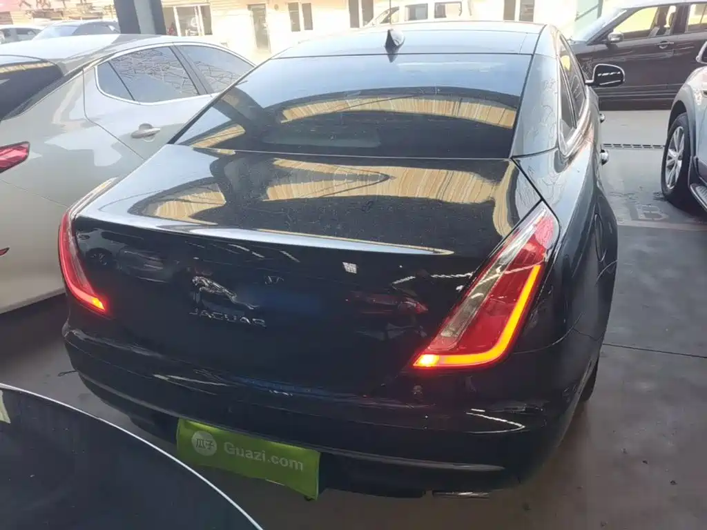 Jaguar XJ — миниатюра 6