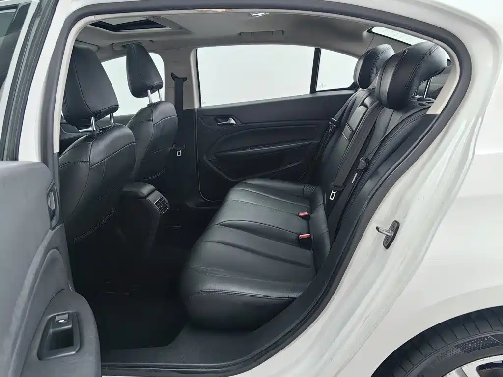 Peugeot 408 — миниатюра 15