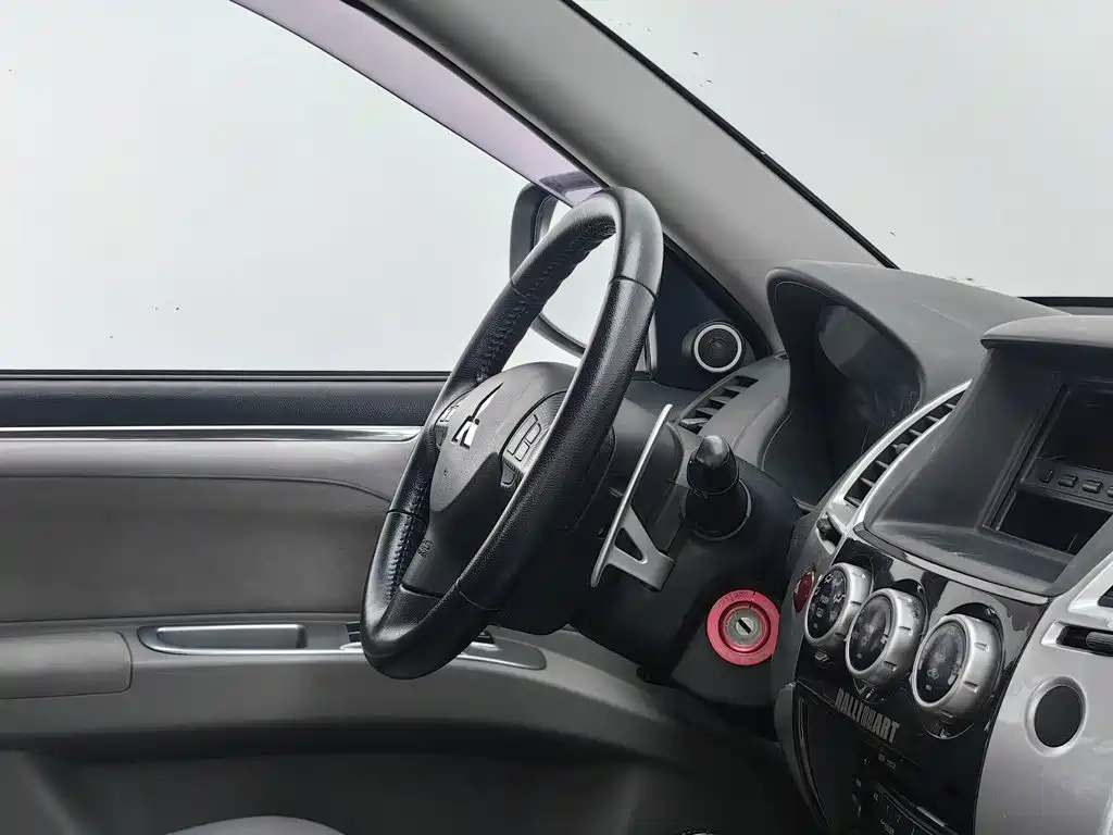 Mitsubishi Pajero Sport — миниатюра 22