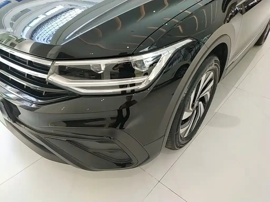 Volkswagen Tiguan L — миниатюра 24