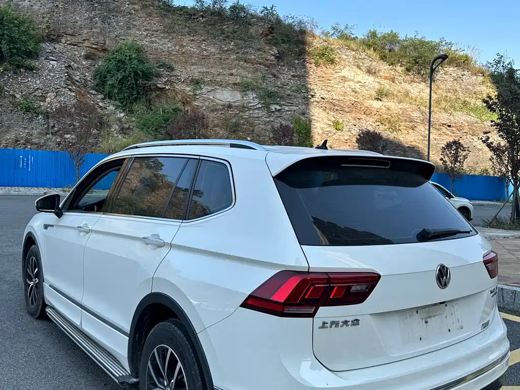 Volkswagen Tiguan L PHEV — миниатюра 17