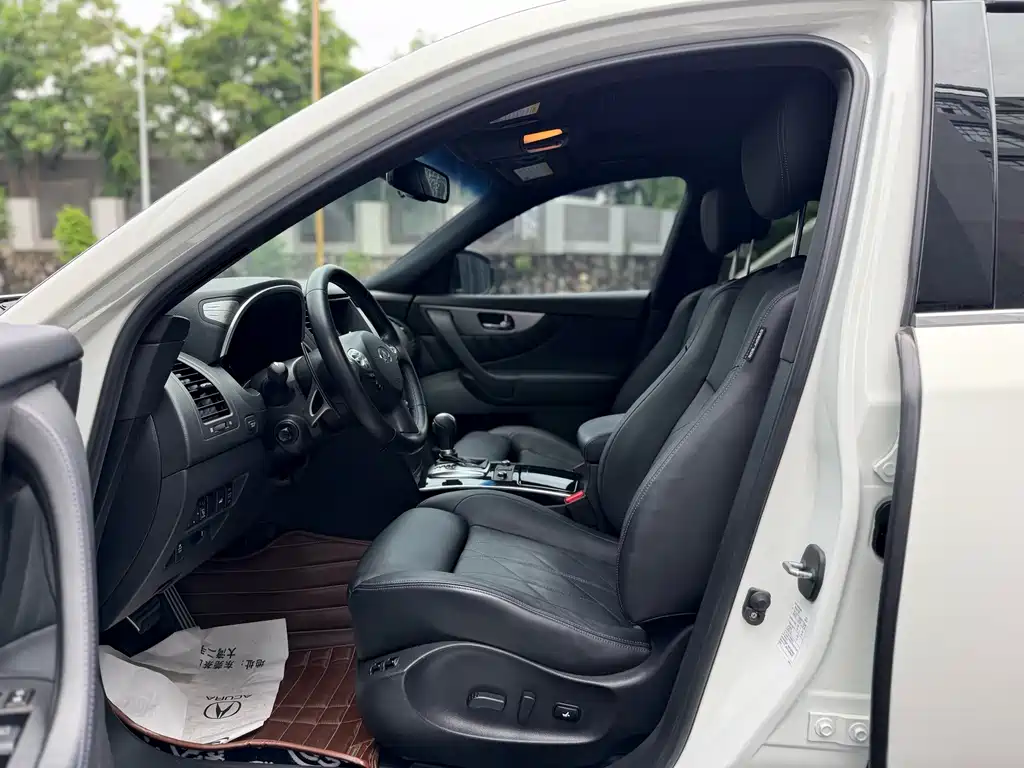Infiniti QX70 — миниатюра 5