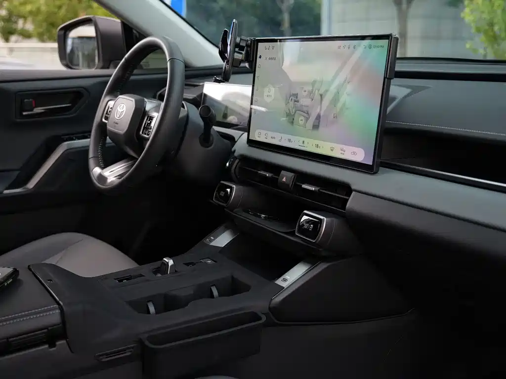 Toyota RAV4 — миниатюра 18