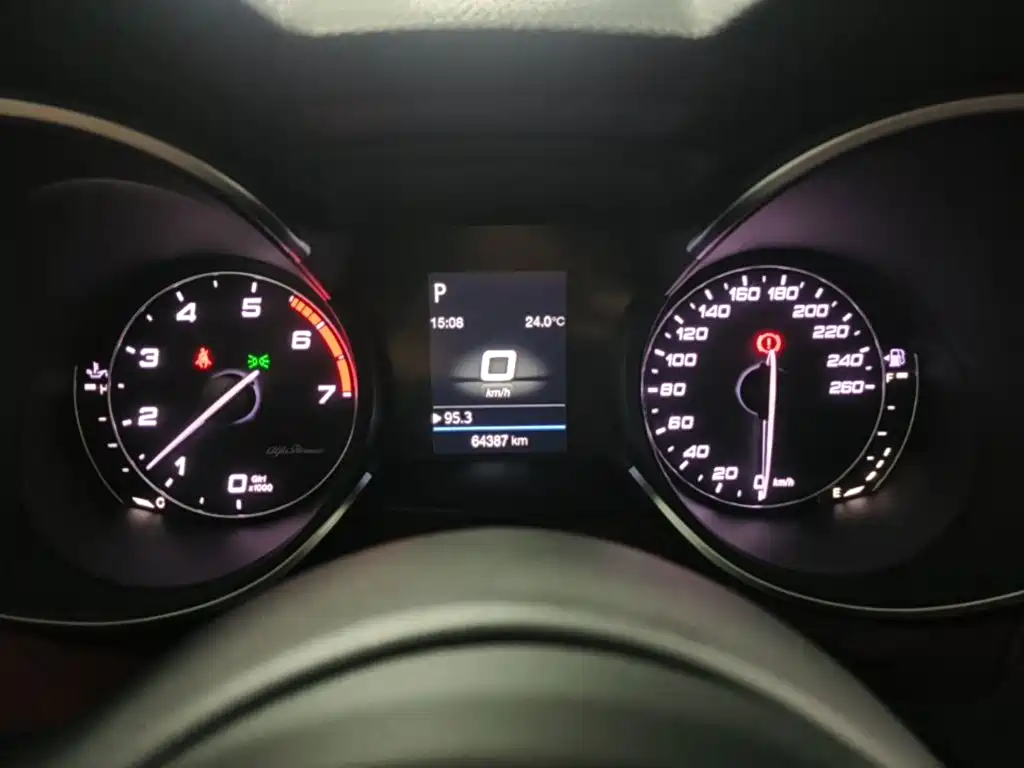 Alfa Romeo Stelvio — миниатюра 12