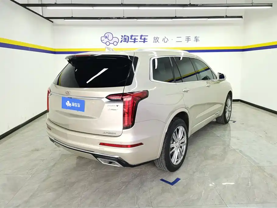 CADILLAC XT6