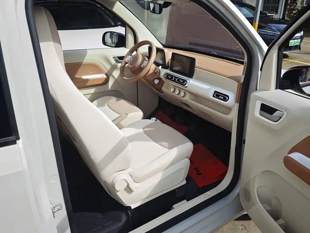 Wuling MINIEV — миниатюра 4