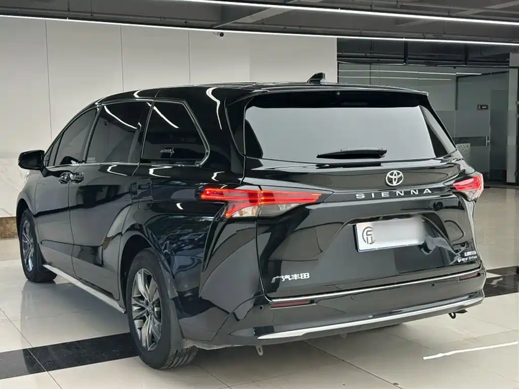 Toyota Sienna — миниатюра 11
