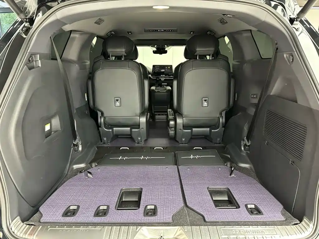 Toyota Sienna — миниатюра 20