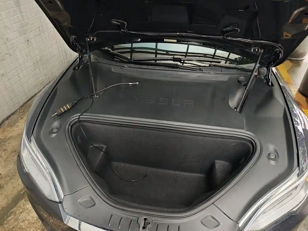 Tesla Model S — миниатюра 11