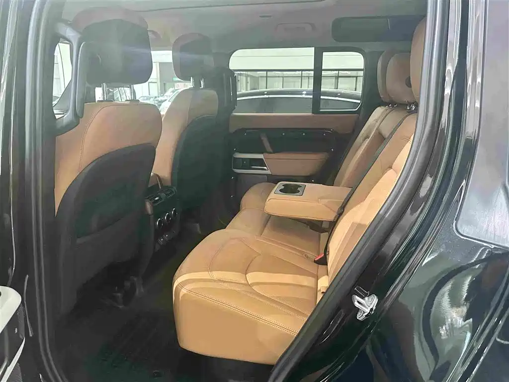 Land Rover Defender 2024 — фото 13