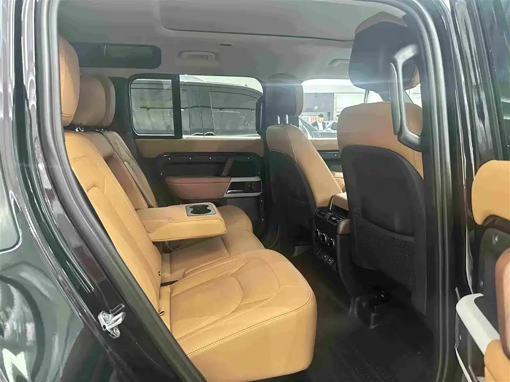 Land Rover Defender 2024 — фото 15
