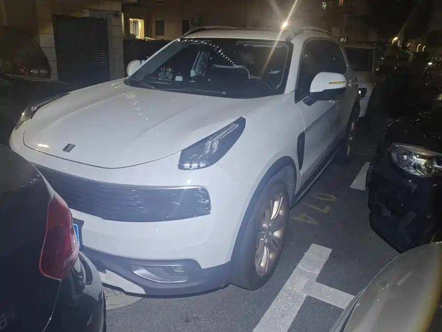 Lynk & Co 01