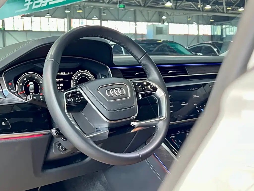 AUDI A8