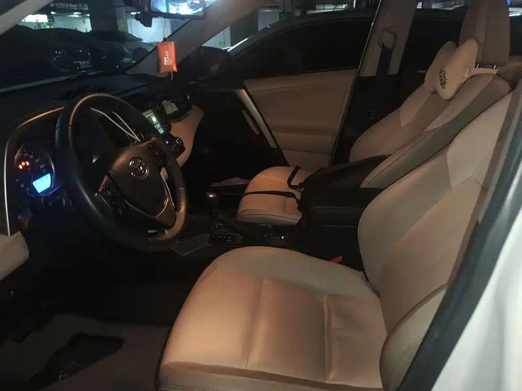 Toyota RAV4 — миниатюра 8