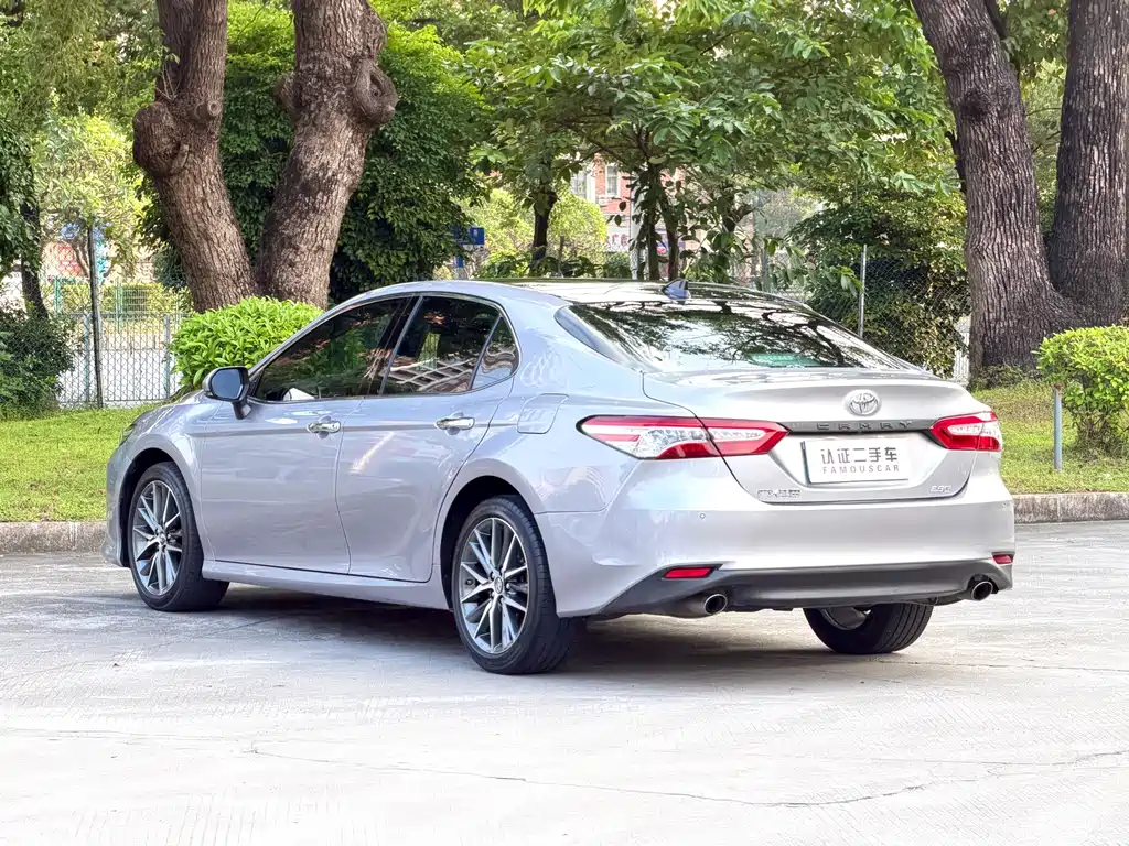 Toyota Camry — миниатюра 7