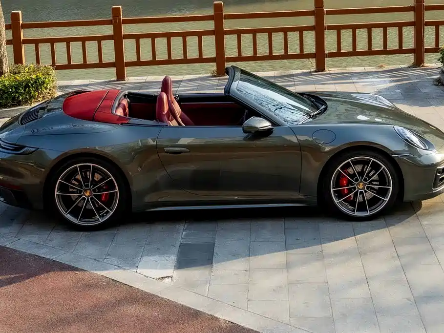 PORSCHE 911