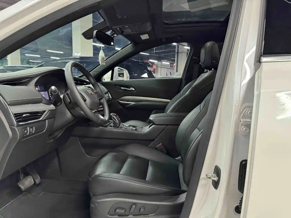 Cadillac XT4 — миниатюра 7