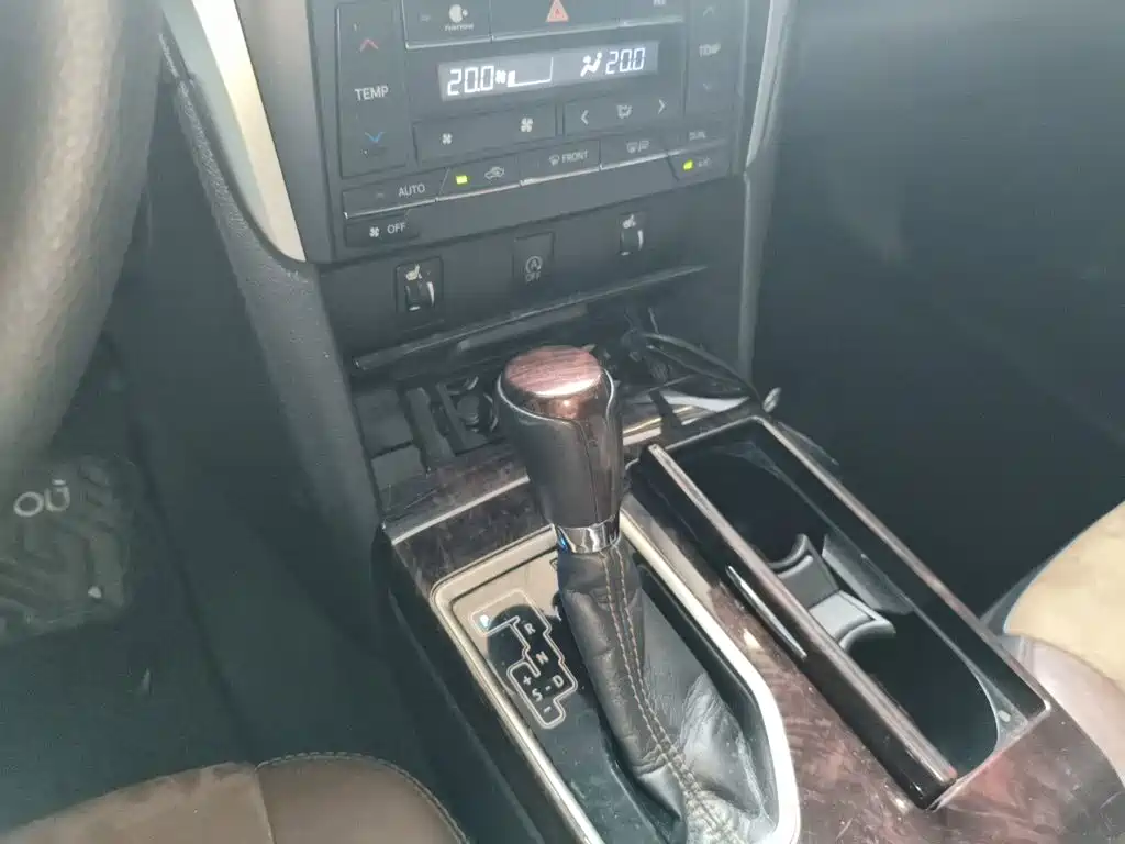Toyota Camry — миниатюра 7