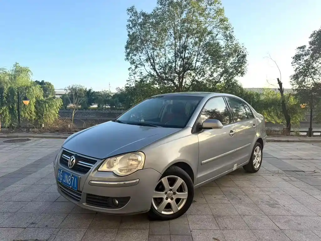 Volkswagen Polo 2009 1.4L MT