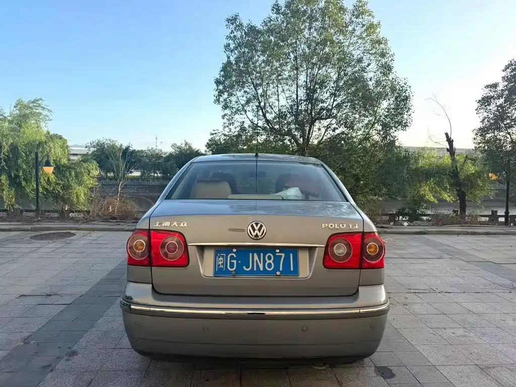 Volkswagen Polo 2009 1.4L MT