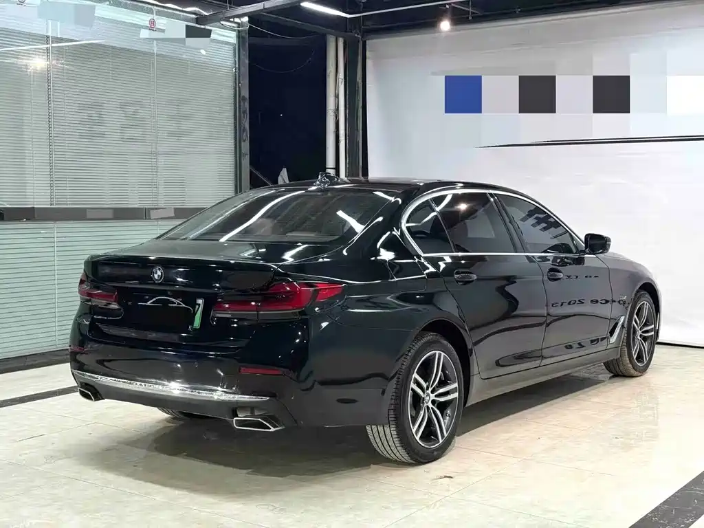 BMW 5 Series New Energy — миниатюра 7
