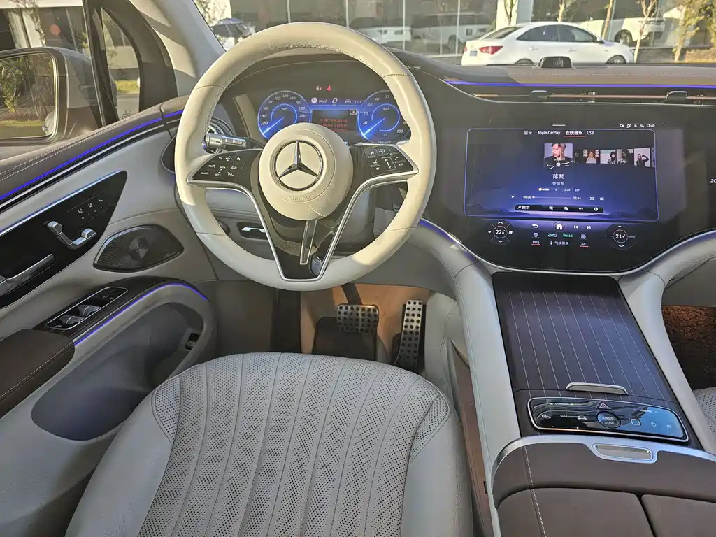 Mercedes-Benz EQS SUV — миниатюра 5
