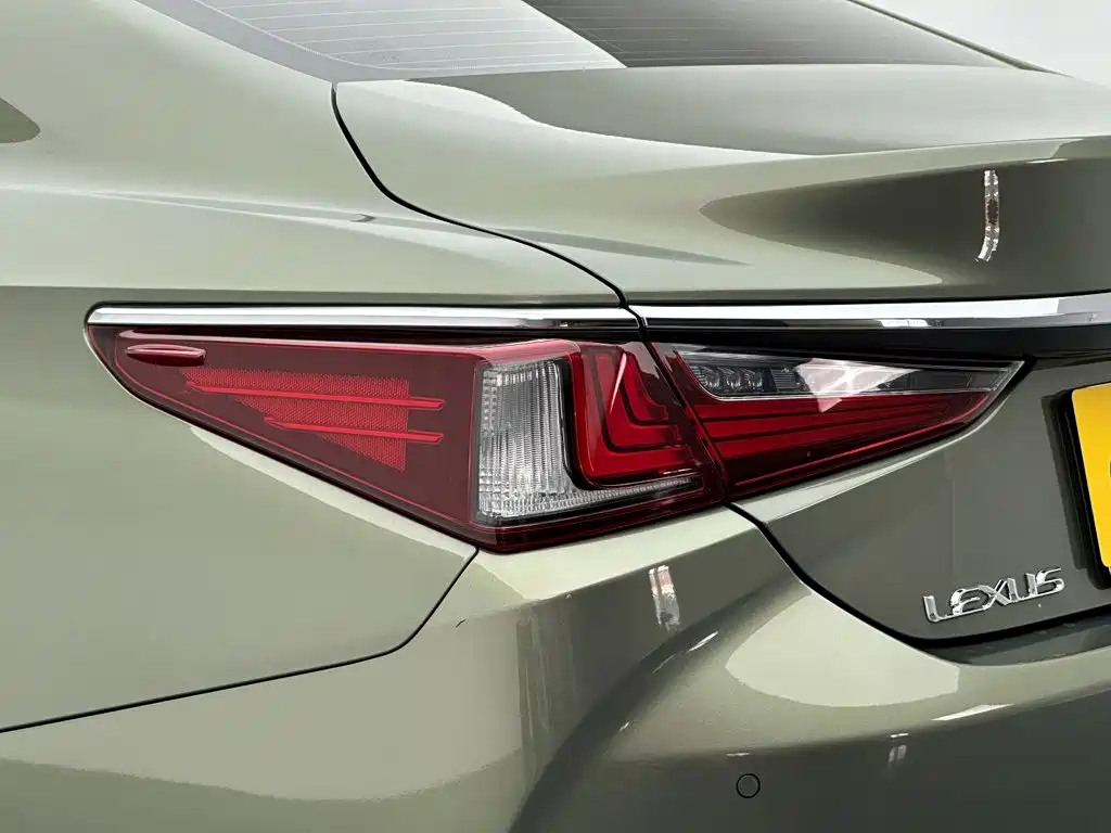 Lexus ES — миниатюра 32