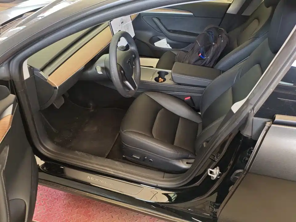 Tesla Model 3 — миниатюра 5