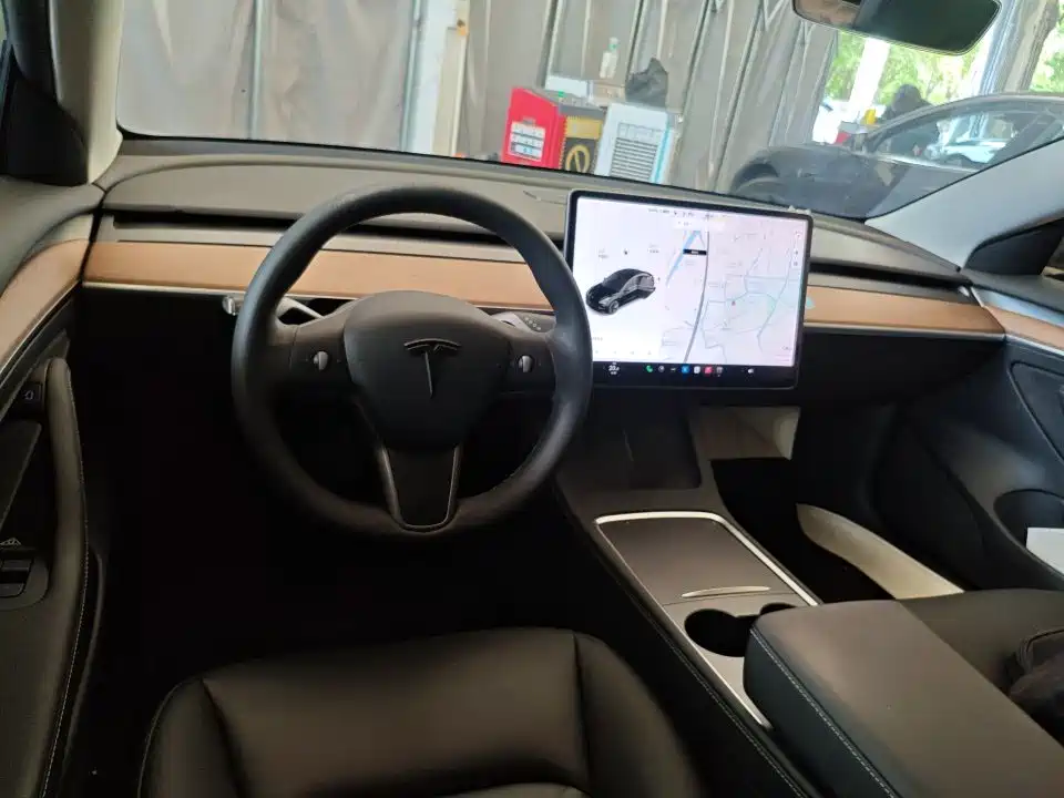 Tesla Model 3 — миниатюра 9