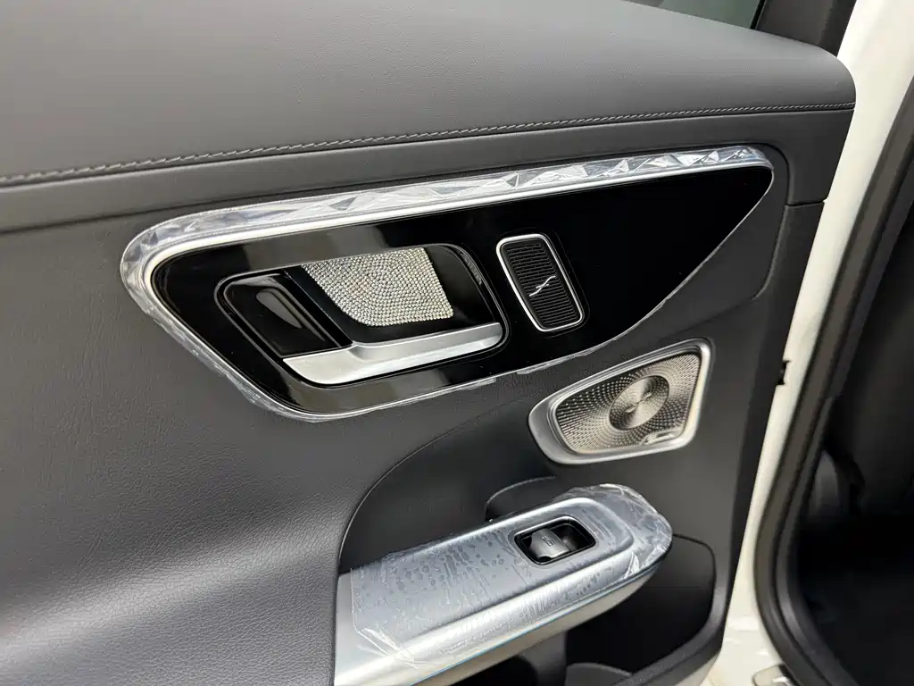 Mercedes-Benz C-Class — миниатюра 13