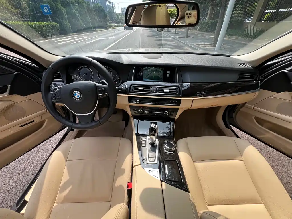 BMW 5 Series — миниатюра 2