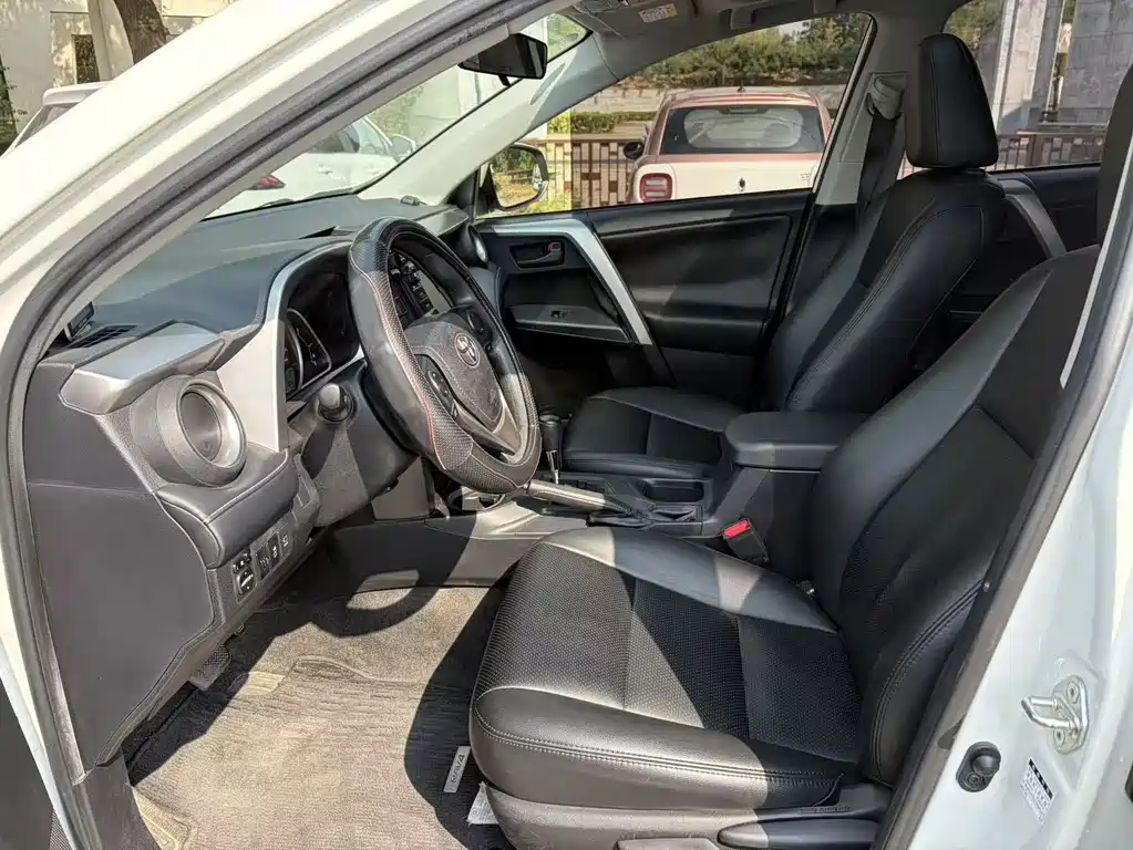 Toyota RAV4 — миниатюра 7
