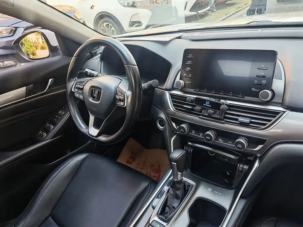 Honda Accord — миниатюра 18