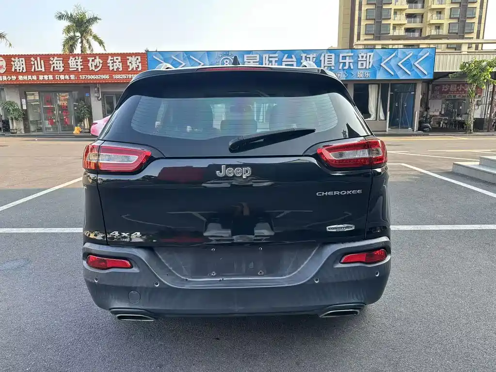 Jeep Cherokee — миниатюра 4