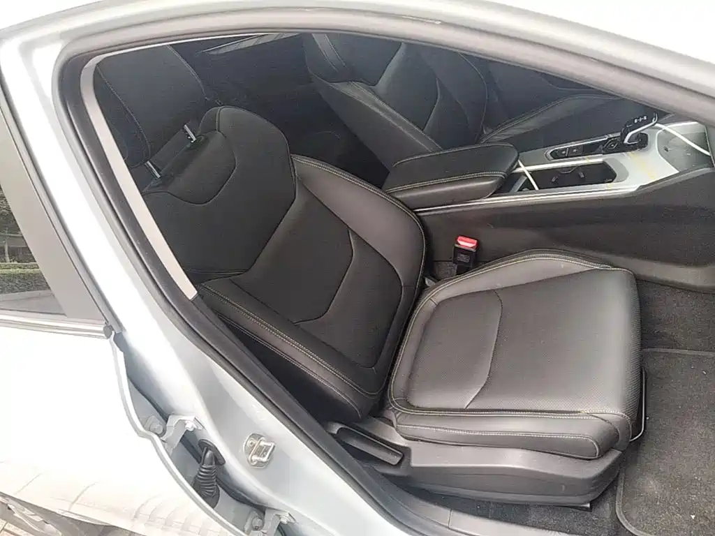 Geely L HiP — миниатюра 25