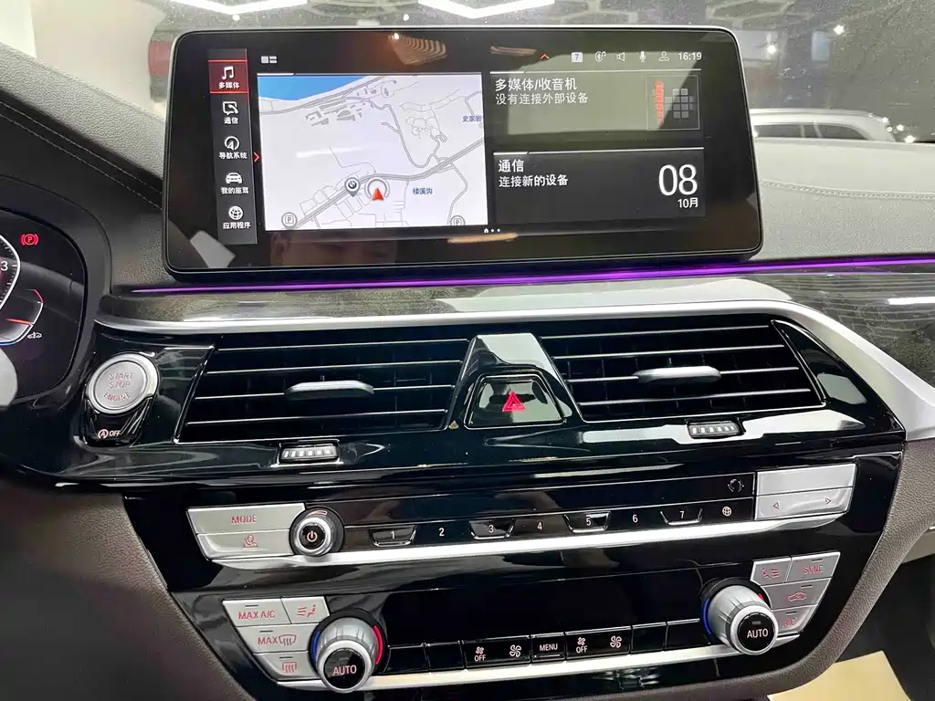 BMW 5 Series — миниатюра 11