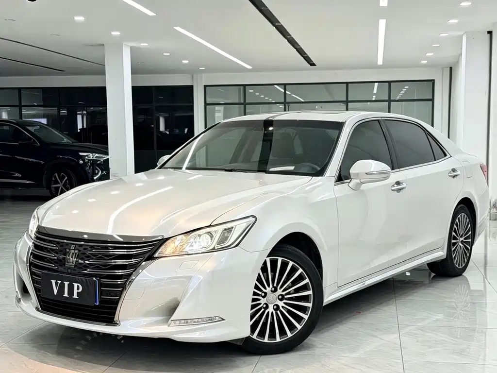 Toyota Crown — миниатюра 3