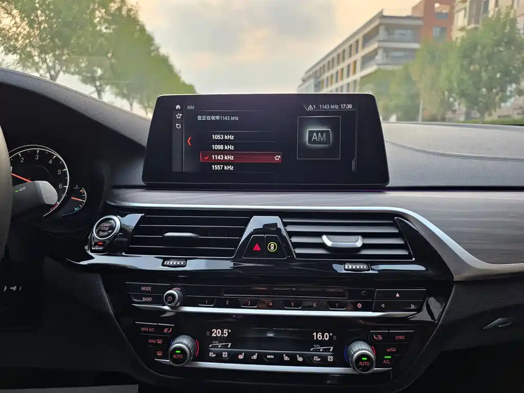 BMW 5 Series — миниатюра 16