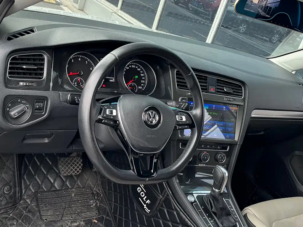 Volkswagen Golf 2017 230TSI AT Luxury