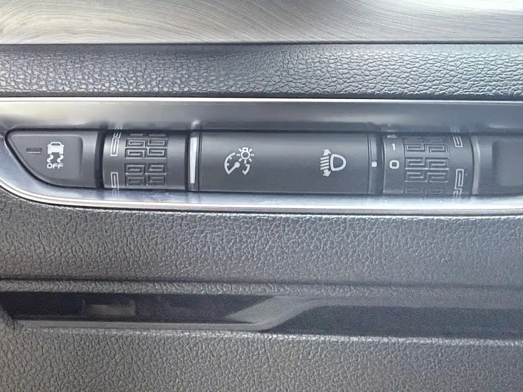 Geely Binyue — миниатюра 12