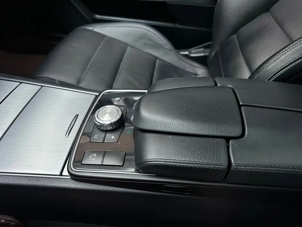 Mercedes-Benz E-Class (Import) — миниатюра 31