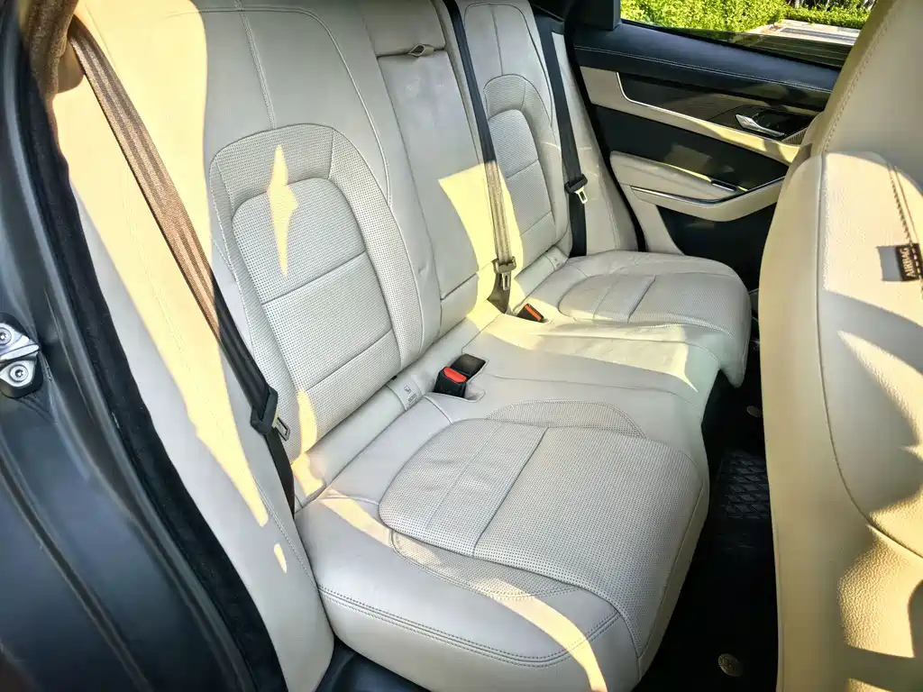Jaguar F-PACE — миниатюра 13