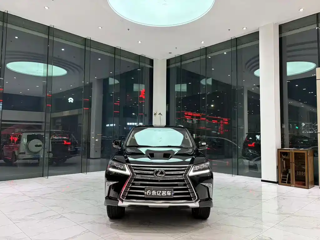 Lexus LX 570 Dynamic Luxury Edition, фото 2